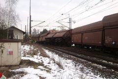 Vykolejený nákladní vlak způsobil škodu za 1,5 milionu
