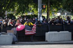 V Seattlu přijelo k demonstrantům auto, řidič postřelil jednoho z protestujících