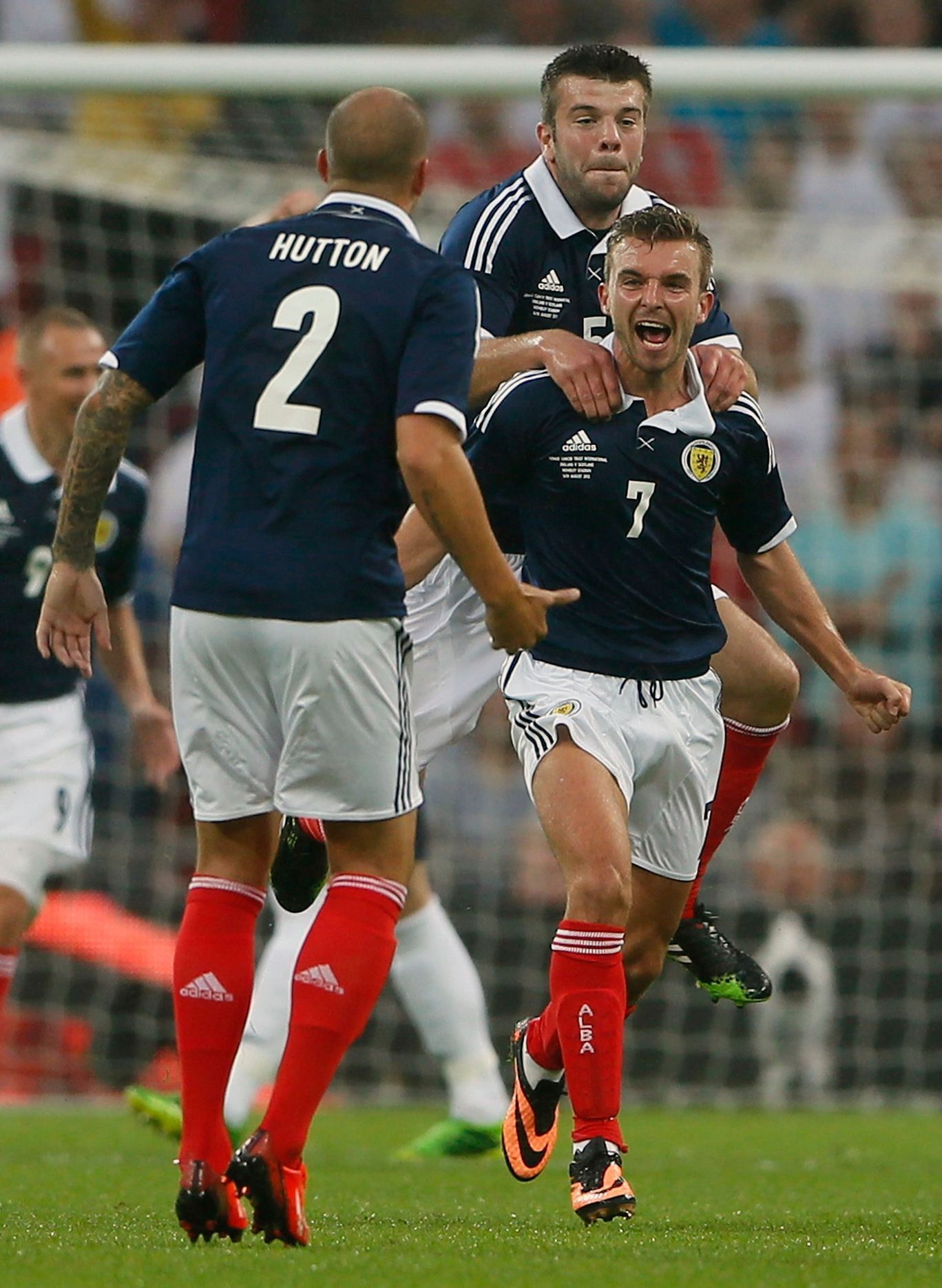 Fotbal, Anglie - Skotsko: James Morrison (7) slaví gól