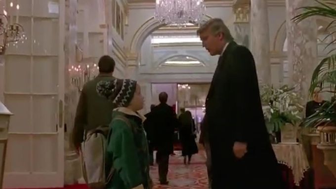 Scéna s Donaldem Trumpem z filmu Sám doma 2: Ztracen v New Yorku, kterou kanadská televize vystřihla.