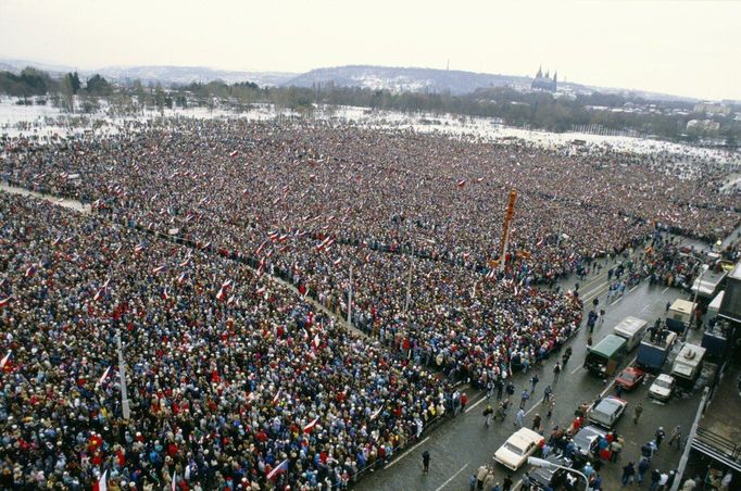 Výročí 100. let Československa – 8. díl  Listopad 1989.