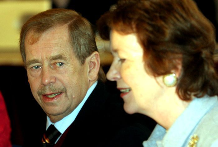 Mary Robinson a Václav Havel na konferenci Forum 2000