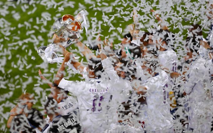 Hráči Realu Madrid slaví triumf v Lize mistrů v sezoně 2013-14,