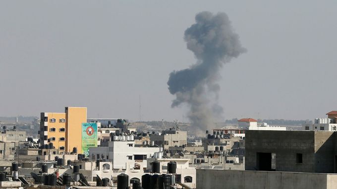 ilustrační foto (kouř nad městem Gaza)
