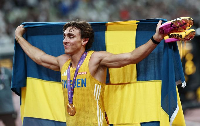 Švédský tyčkař Armand Duplantis a jeho rekord při MS v atletice 2025 v Tokiu