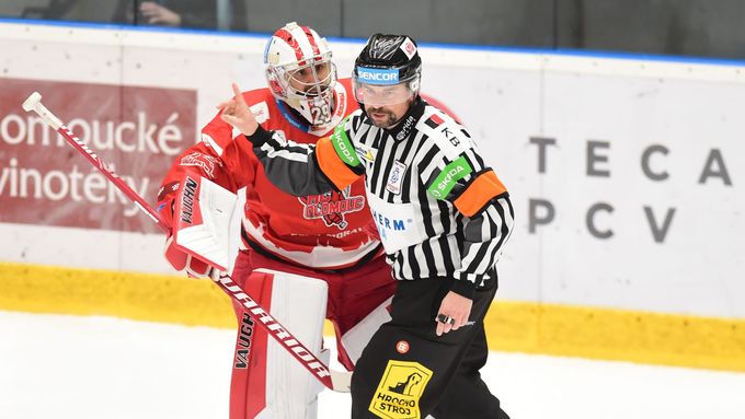 Pavel Hodek patří k nejzkušenějším rozhodčím v hokejové extralize.