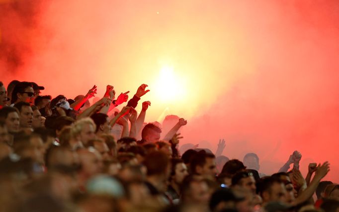 Fanoušci Ajaxu Amsterdam propašovali na stadion pyrotechniku