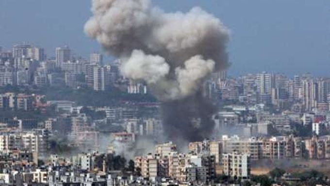 Jižní předměstí libanonské metropole Bejrútu jsou dále bombardována Izraelci.