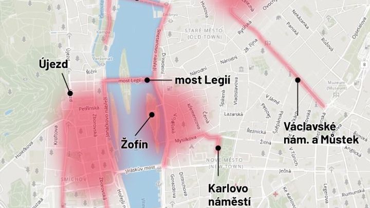 Prahu v pátek zaplaví stovky tisíc lidí. Podívejte se, kde jich bude nejvíc