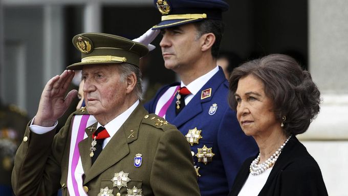 Král Juan Carlos, princ Felipe a královna Sofia.