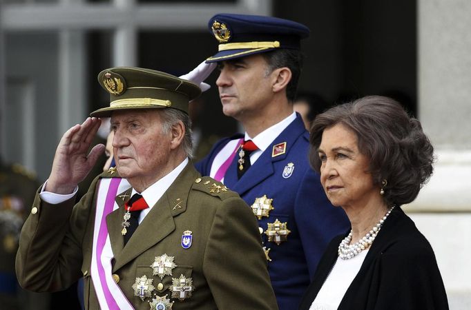 Král Juan Carlos, princ Felipe a královna Sofia.