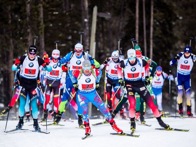 Start mužské štafety v závodě SP v kanadském Canmore