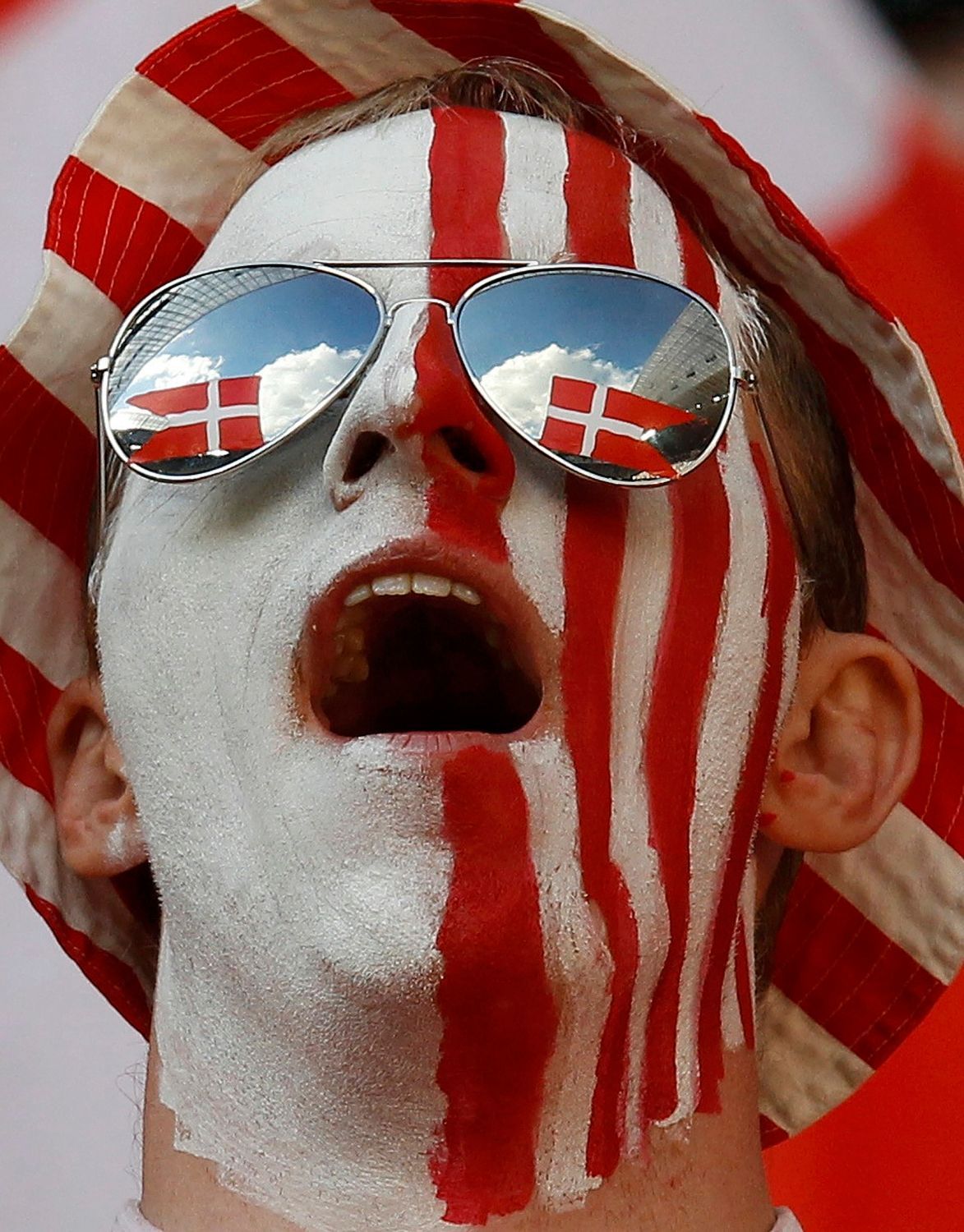 Dánský fanoušek před utkáním Dánska s Portugalskem na Euru 2012