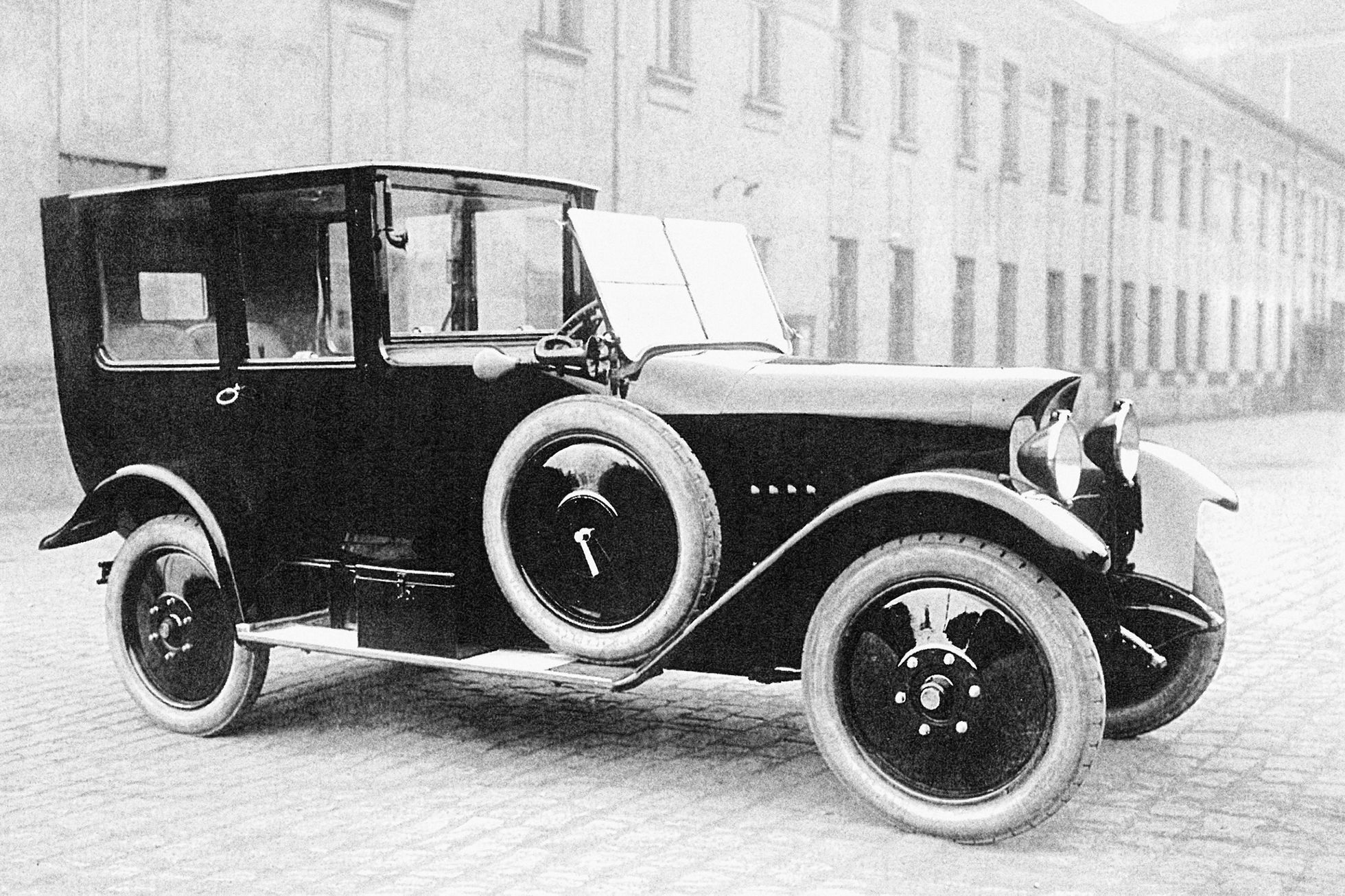 Fotogalerie / Před 115 lety byla podepsána smlouva o zřízení továrny na automobily Praga