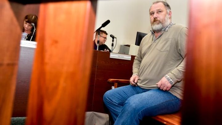 Policie navrhla obžalovat exředitele Dbalého i ve třetí větvi korupční kauzy; Zdroj foto: ČTK