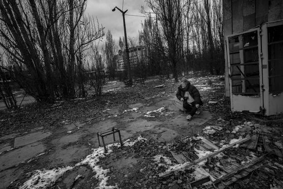 "Mongolsko, Čína, Maroko, Bosna," vyjmenovává Antonín Kratochvíl některé země, kde fotil se svým synem. Na snímku ho Michael zachytil v roce 2018 v Černobylu.