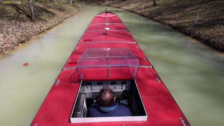 Jak neucpat Suez. O trénink v Alpách je po fiasku z března mimořádný zájem; Zdroj foto: Reuters