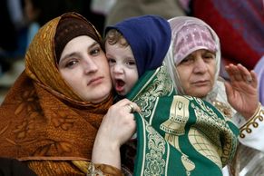 Muslimům skončil ramdánový půst. Slaví své Vánoce