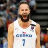 Vojtěch Hruban v zápase ME basketbalistů 2022 v Praze