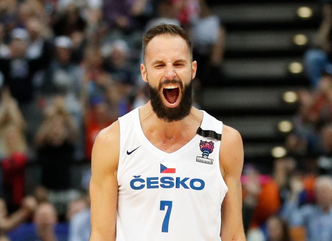 Vojtěch Hruban v zápase ME basketbalistů 2022 v Praze