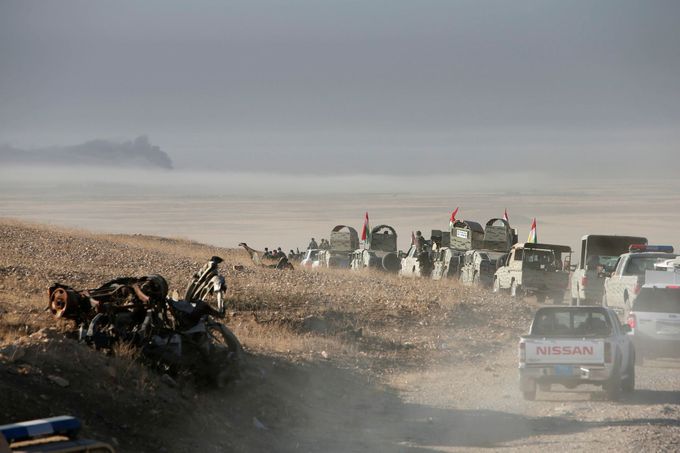 Kurdské oddíly Pešmergů na začátku ofenzivy proti iráckému Mosulu, který je v držení teroristické organizace Islámský stát.