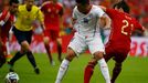 Chile's Jorge Valdivia (10) fights for the ball with Spain's David Silva (R) during their 2014 World Cup Group B soccer match at the Maracana stadium in Rio de Janeiro Ju