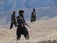Taliban v posledních měsících přitvrdil v boji proti afghánské vládě. Přistoupil k sebevražedným atentátům a únosům cizinců.