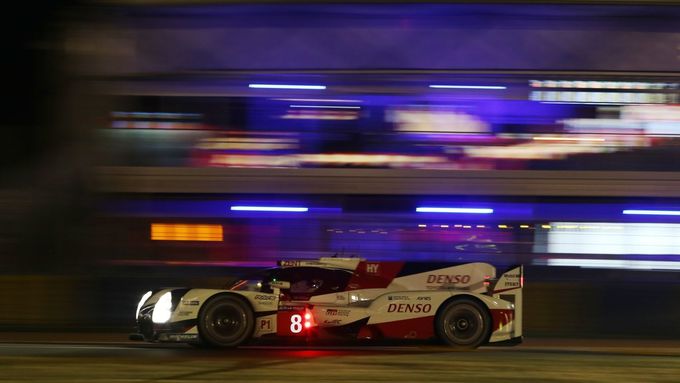 V týmu Toyoty si v noci v Le Mans každý rok užijí svoje.