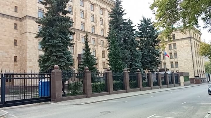 Ambasáda v Moskvě připomíná město duchů. Zavřená je i česká pivnice a hotel; Zdroj foto: Ondřej Soukup