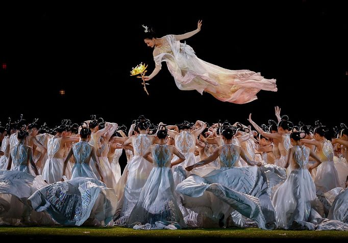 Asian Games - Hangzhou 2022 - Closing Ceremony - Hangzhou Olympic Sports Centre Stadium, Hangzhou, China - October 8, 2023 Performers during the closing ceremony. REUTERS