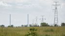 Záporožská jaderná elektrárna, kterou kontrolují Rusové. Stojí na druhém břehu Dněpru, prakticky na dohled od obce Marhanec. Dráty vedou i na ukrajinskou stranu řeky.