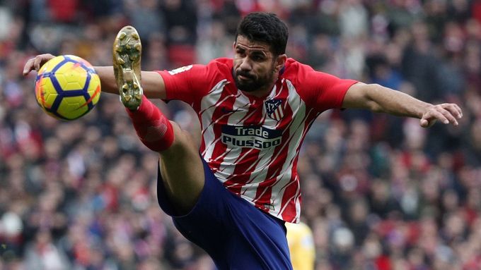 Diego Costa z Atlétika Madrid předvedl karatistický kop, ovšem k výhře nad Gironou to nevedlo