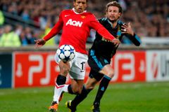 VIDEO Hráči Liverpoolu rozdrtili United i Naniho koleno