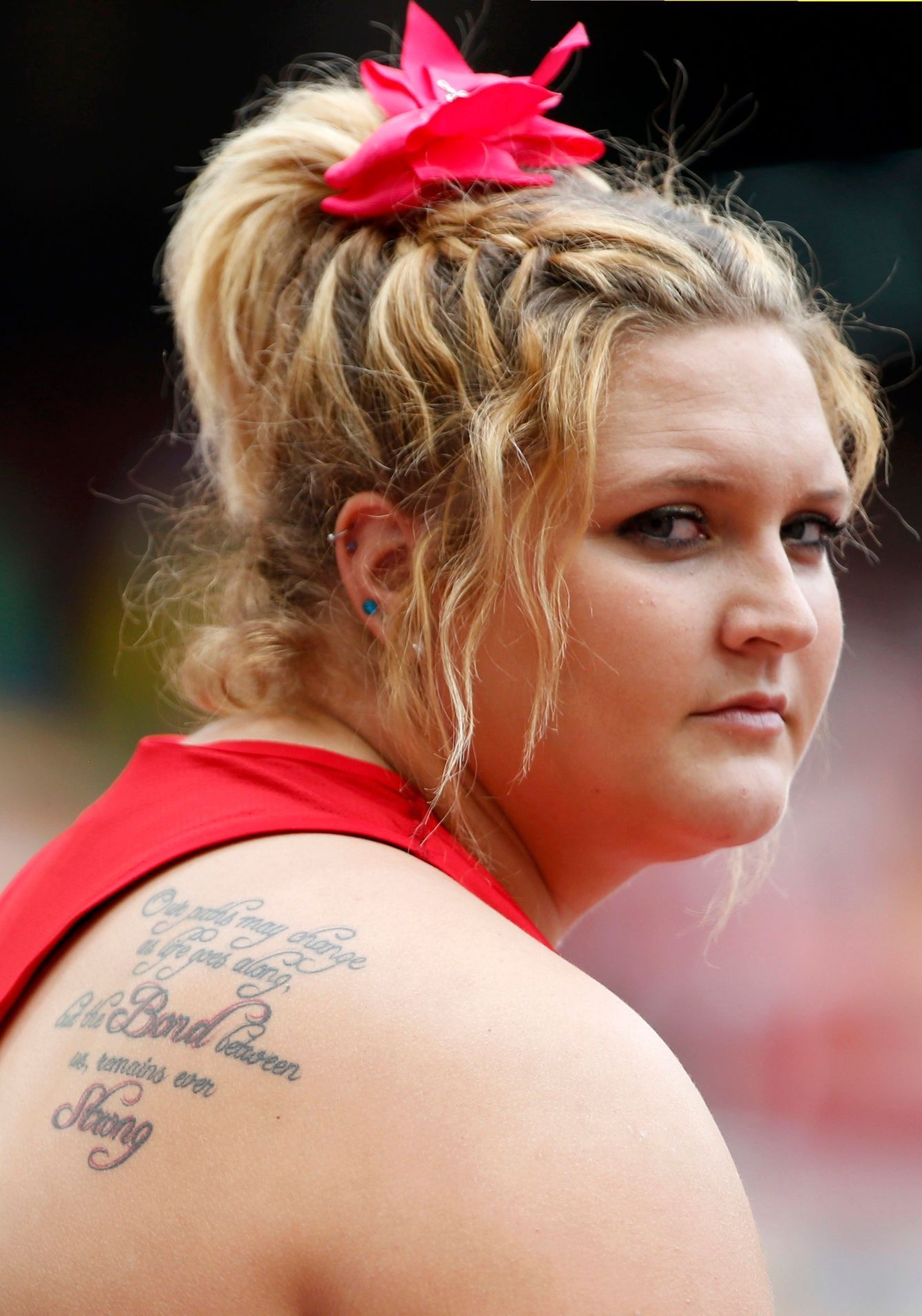 MS v atletice 2015, disk: Shelbi Vaughanová - tetování