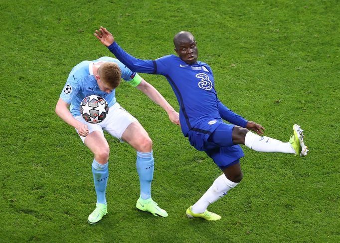 Manchester City - Chelsea, finále Ligy mistrů 2021 (De Bruyne, Kanté)