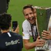 Hráči Sevilly slaví vítězství v Evropské lize - Luuk de Jong