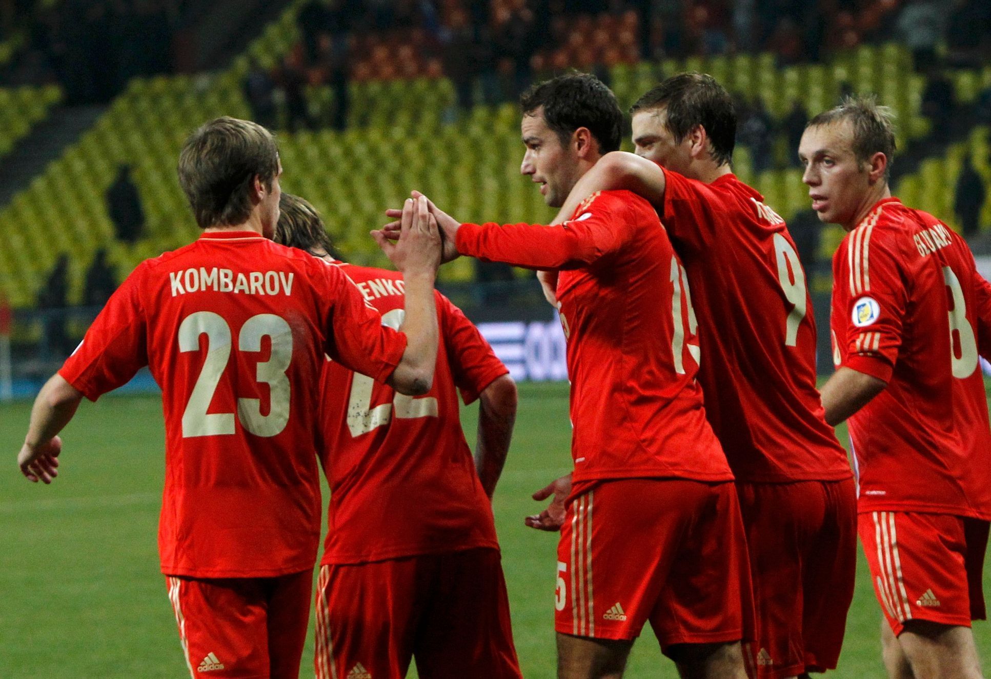 Ruští fotbalisté slaví vítězství v kvalifikaci MS 2014 proti Ázerbajdžánu.