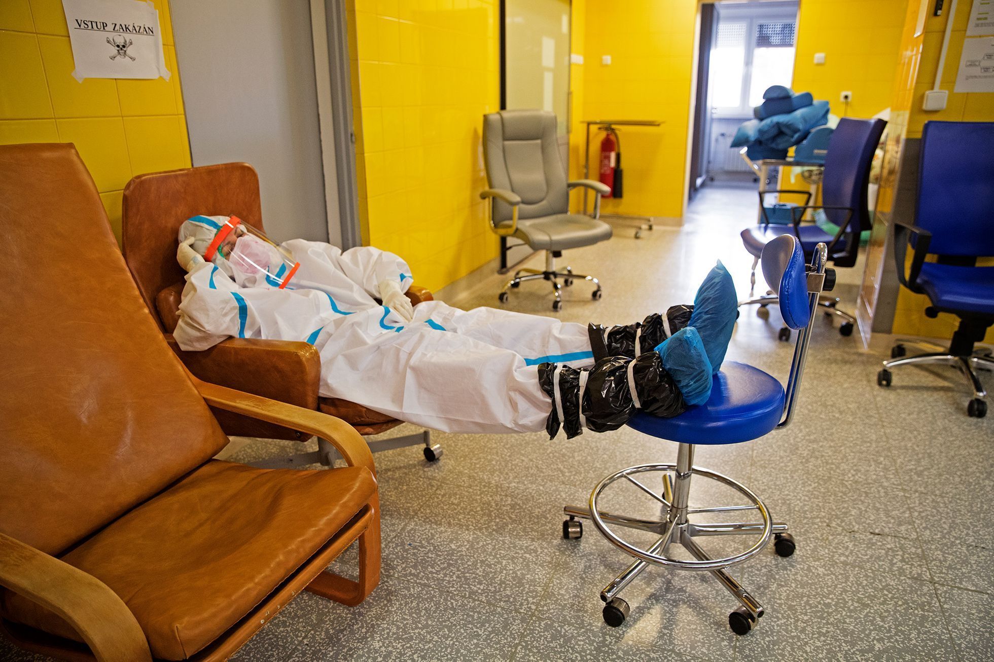 Snímky z výstavy českých fotoreportérů Koronavirus – Život v nouzovém stavu