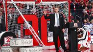 Brodeur dovedl New Jersey ke třem Stanley Cupům. Poprvé už v roce 1995, další dva přidal v letech 2000 a 2003. Jako jednička dovedl Kanadu k zisku zlaté olympijské medaile v roce 2002 v Salt Lake City, zlato má také z Vancouveru 2010, ale tam kryl záda Robertu Luongovi. Brodeurovi k členství v Triple Gold Clubu chybí pouze zlato z mistrovství světa, kde dvakrát s Kanadou skončil druhý. Wayne Gretzky mezi brankáři byl Ďábly draftován v roce 1990 v prvním kole jako dvacátý v pořadí.