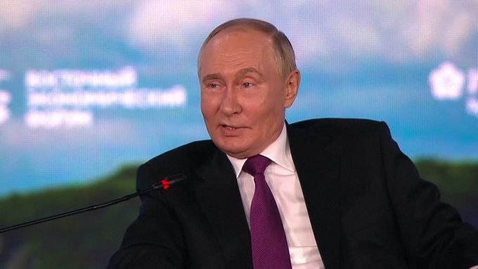 Putin řekl, že Rusko podpoří Kamalu Harrisovou. Zmínil i její výrazný smích