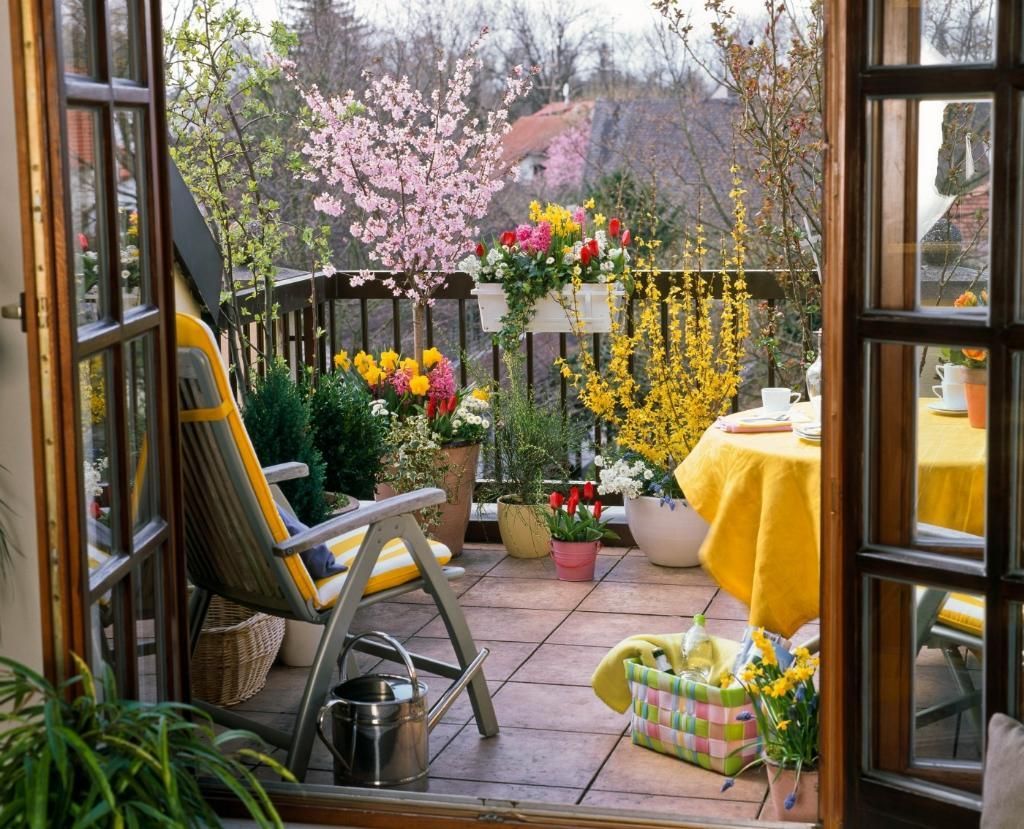 Větší možnost k bydlení nabízejí balkony v novostavbách, které jsou již hlubší a malé terasy