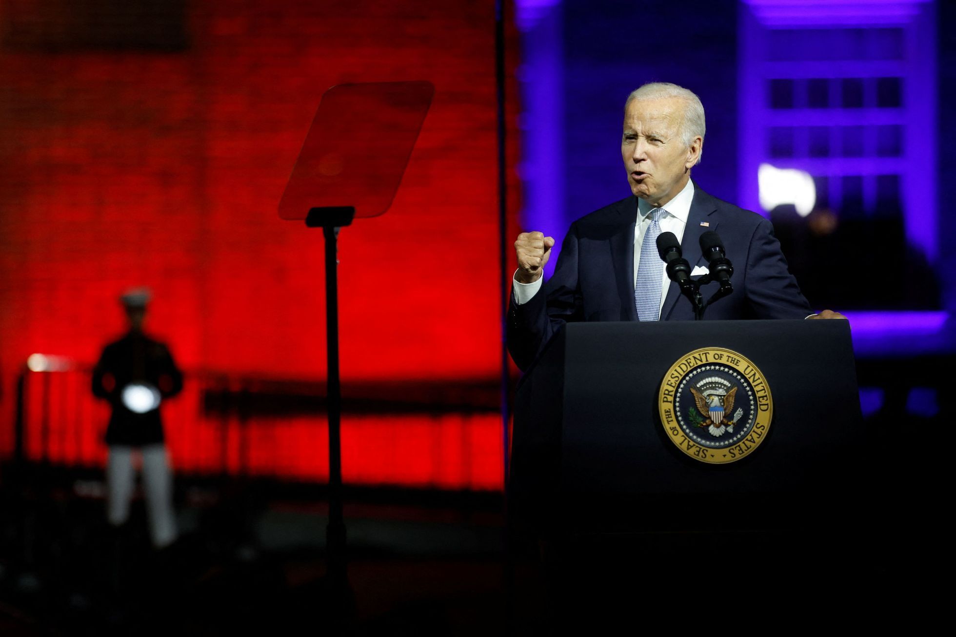Joe Biden při projevu ve Filadelfii.