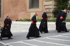 Potvrzeno, kardinálové začnou volit 266. papeže v úterý