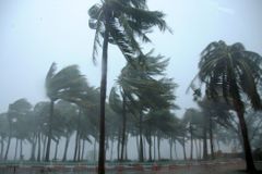 Tajfun Nepartak nad východní Čínou zeslábl v tropickou bouři. Na Tchaj-wanu zabil dva lidi