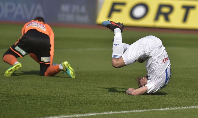 Ostravský Nemanja Kuzmanovič by se v neděli klidně postavil na hlavu, aby Teplicím vstřelil gól. Nakonec se mu to povedlo hned davkrát.