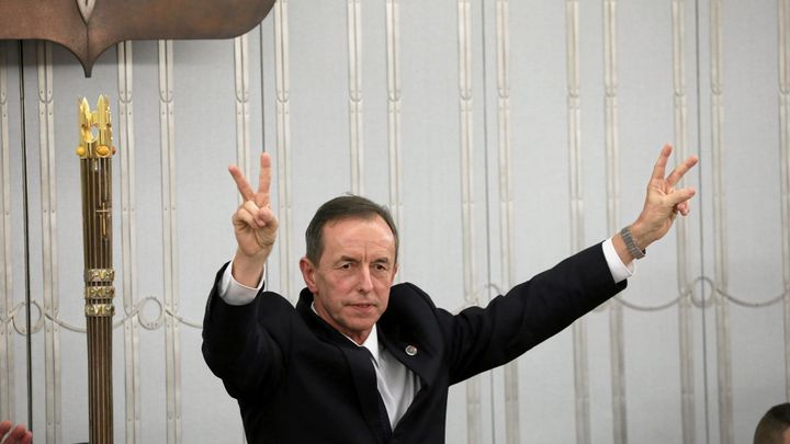 Polská média informují o údajné korupci šéfa Senátu, podle něj svědky někdo podplatil