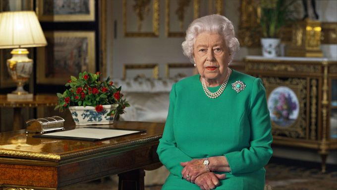Britská královna děkuje lidem, kteří zůstali doma