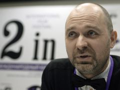 Švédský filmař, autor románů a povídek Lukas Moodysson.