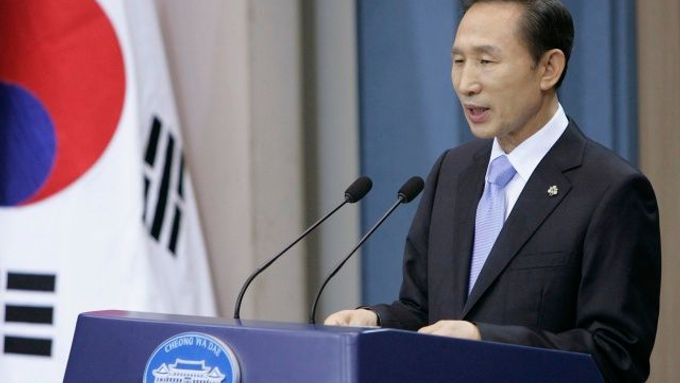 "Pokorně přijmu kritiku veřejnosti," slíbil Lee ve svém projevu
