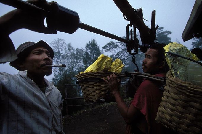 Indonesia Sulphur mine on Ijen Crater Volcano. Workers weight sulphur. Each one carries around 80 to 110 kilos out of the mine, and does two or three trips up and down th